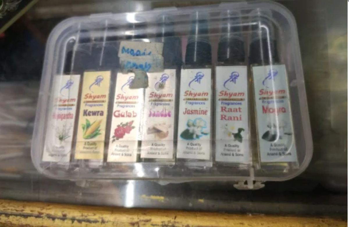 This is the perfume for the Temple: you can offer it in the temple.